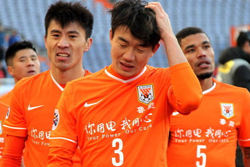 阿莫林：B费采访前有和俱乐部沟通，球队离英超冠军不会太远（阿莫林：B费采访前已与俱乐部沟通，球队距离英超冠军并不遥远）