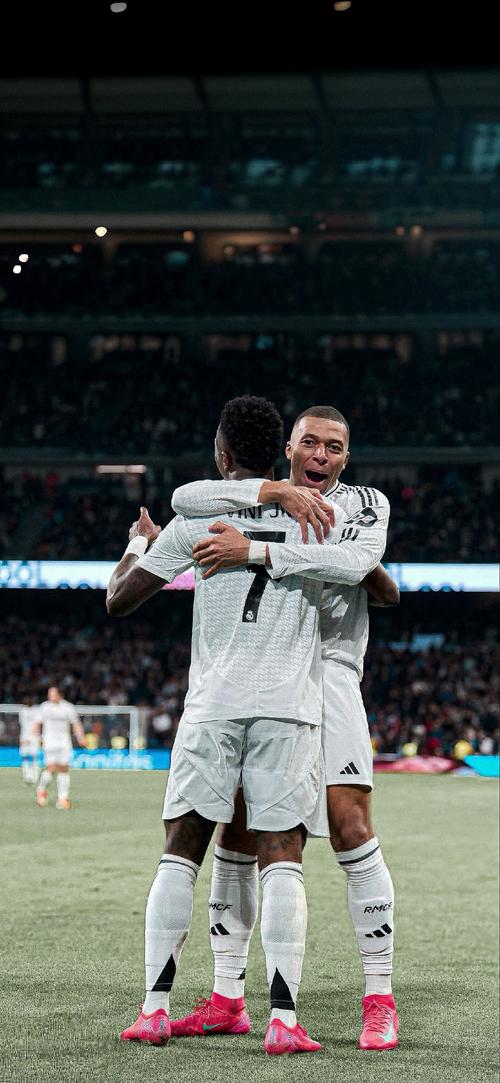 瑞典青年足球主管指责哥本哈根足球俱乐部挖走八岁球员（瑞典青训负责人指控哥本哈根俱乐部挖走一名8岁球员）